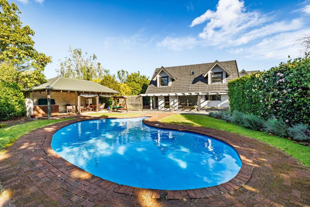 Kerikeri House | Hawkings Lodge - Kerikeri Holiday home