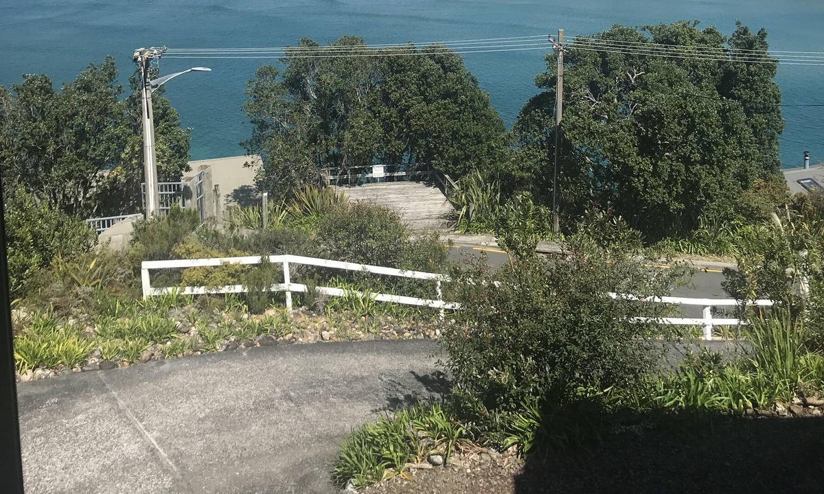 Tairua House | Heaven on a Hill, 3 brm house, 180 degree sea view, nearby estuary & Ocean beach