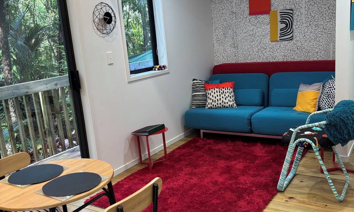 Titirangi Bed & Breakfast | Heritage reserve hideaway.Bush all around. One Bed-ground floor of our home