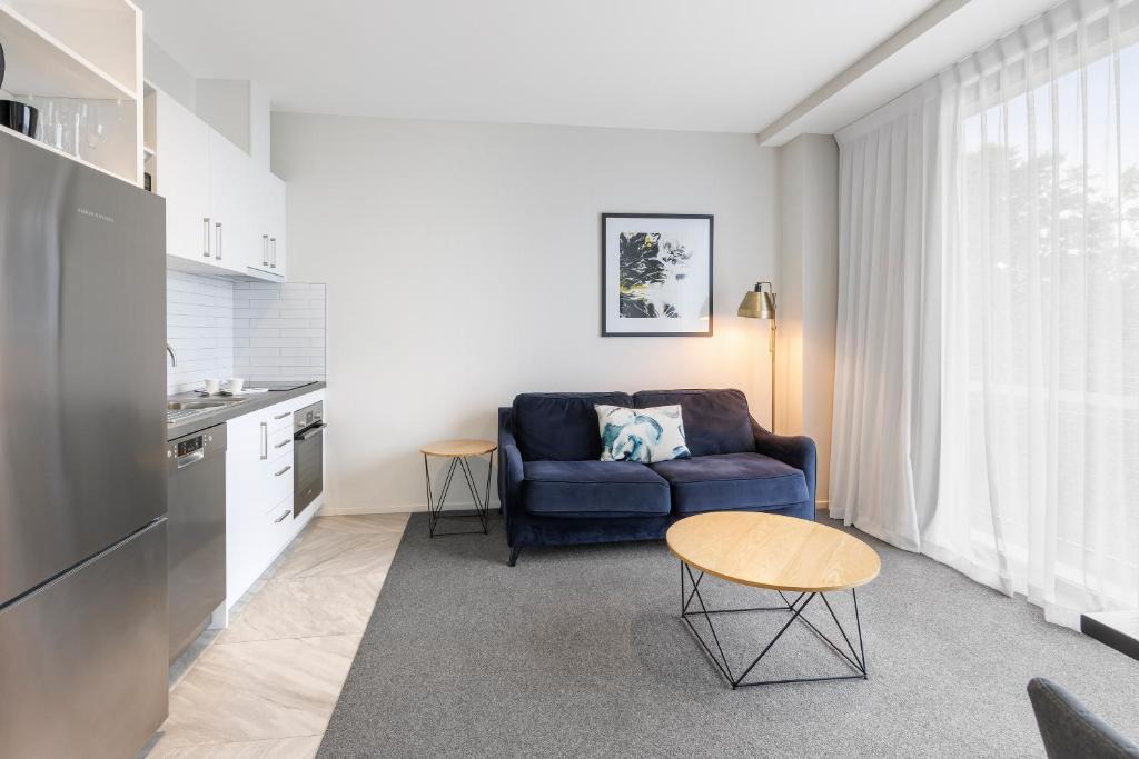 Cambridge Hotel | Hidden Lake Hotel & Apartments