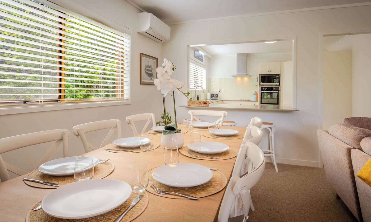 Lynmore House | Highfield on High - Spa Pool, Walk to Redwoods