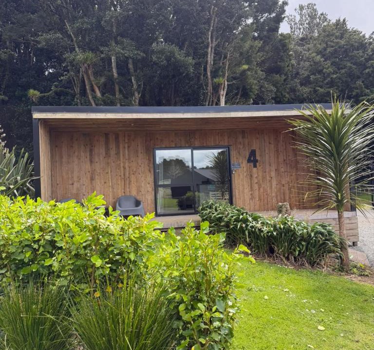 Maungatapere Ski Chalet | Highlander Farmstay - Cabins
