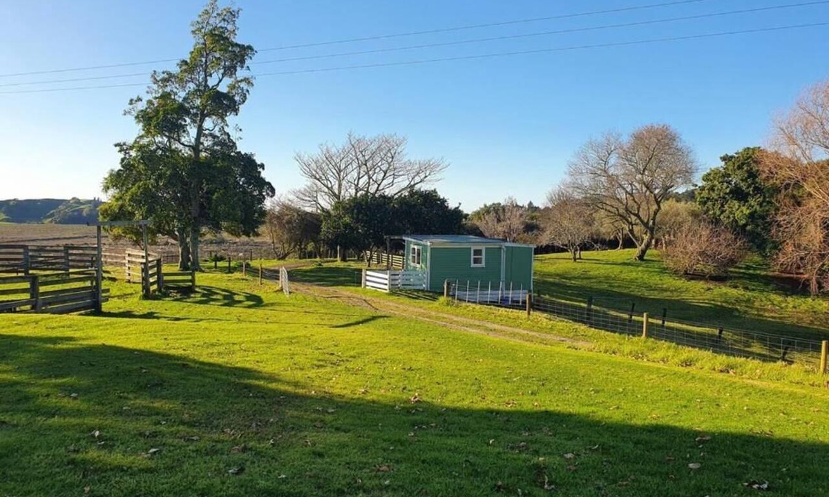 Bay of Plenty Region Cabin | Hilltop farm cabin, private deck & sweeping views, 10 mins to Ōhope Beach