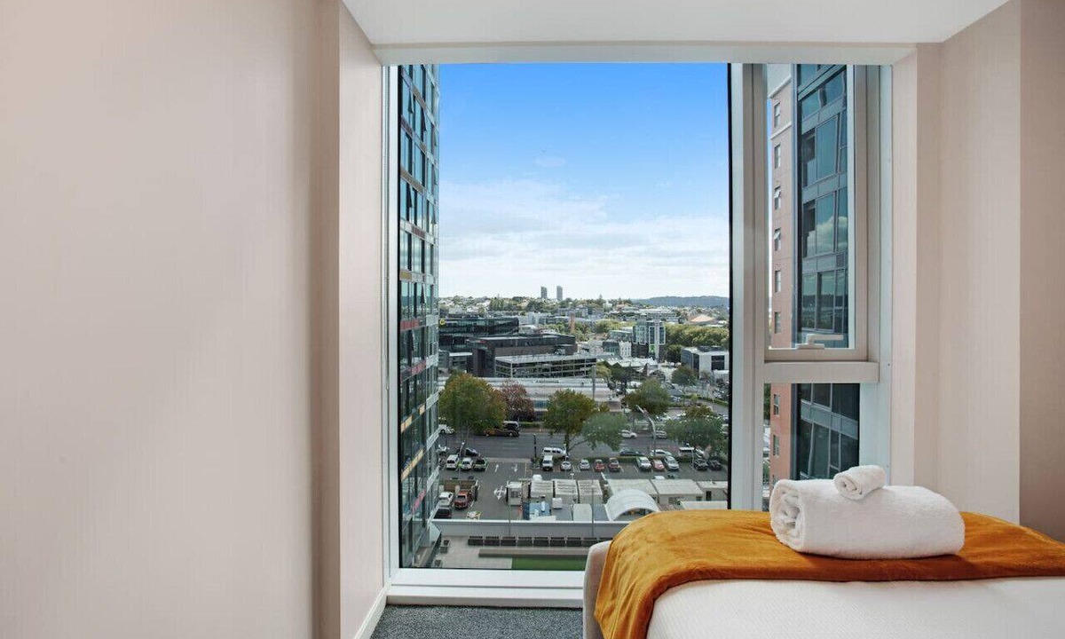 Auckland Central Business District Apartment | Hobson's Apartment with Pool and View