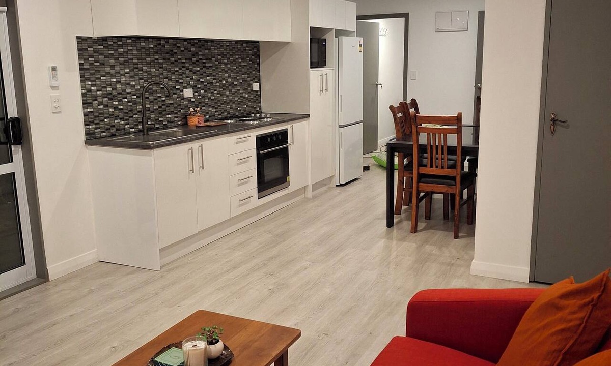 Wellington Apartment | Holly's Flat Close to Ferry! Plus EV!