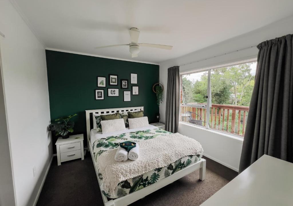 Birkdale Apartment | Home away from Home - Jungle style