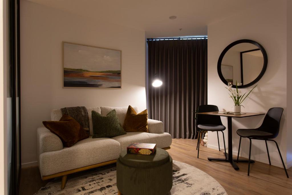 Newton Apartment | Honeycomb by Homello