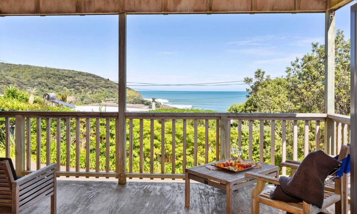 Raglan House | HORIZON SURF LODGE plus private spa