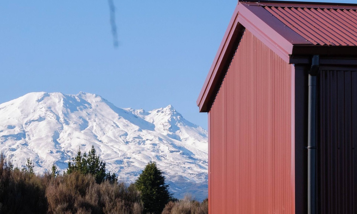 Horopito Cottage | Horopito Hut with stunning views of Mount Ruapehu