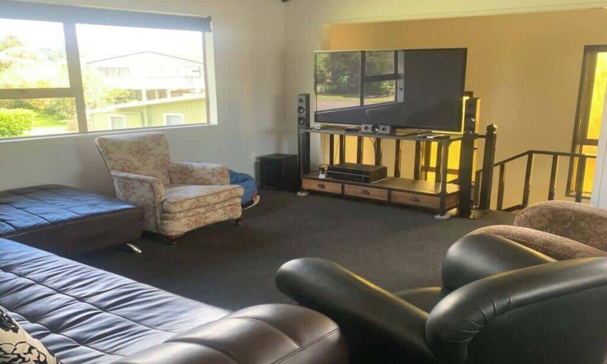 Cooks Beach House | Hosts On Coast Holidays on Hardy