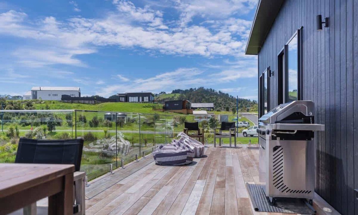 Cooks Beach House | Hosts on the Coast - Leighs' Luxury Retreat