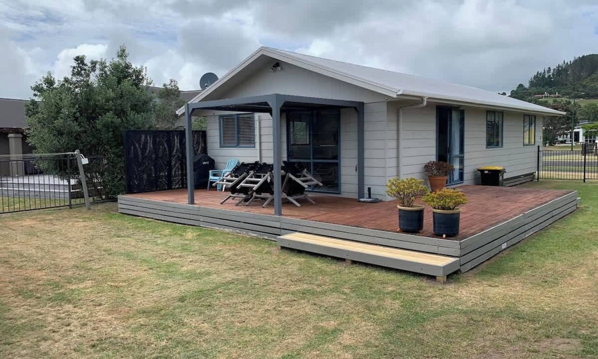 Cooks Beach House | Hosts on the Coast Charming on Charles