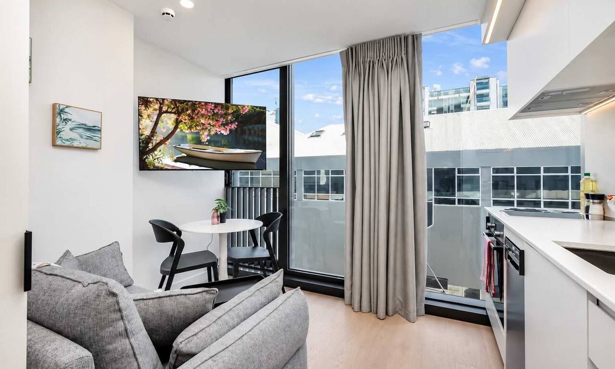 Te Aro Apartment | Hyde Lane 1BR | Walk to Cafes + Pool + Gym