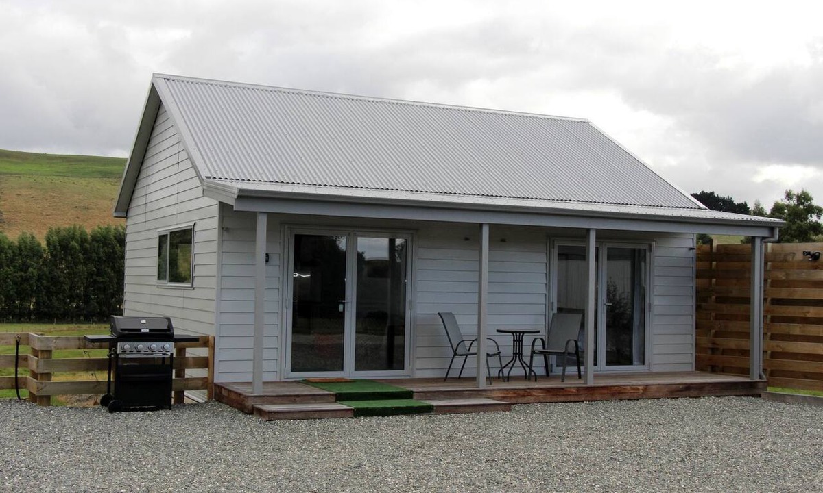 Gore District Cottage | Idyllic Cottage Rental for Romantic Getaway in Gore, New Zealand
