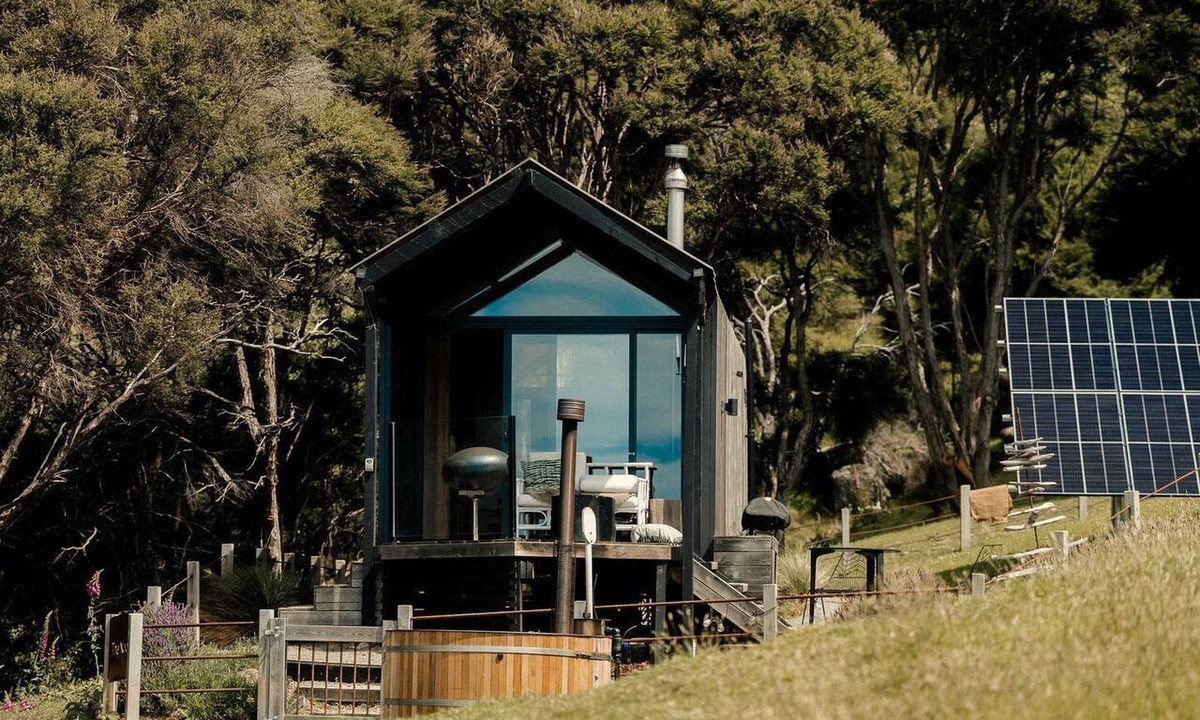 Little Akaloa Cabin | Incredible Tiny House Rental with Amazing Views in Akaroa, South Island