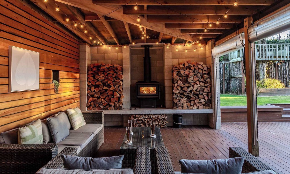 Lynmore House | Inn Lewis - Spa Pool, Walk to Redwoods