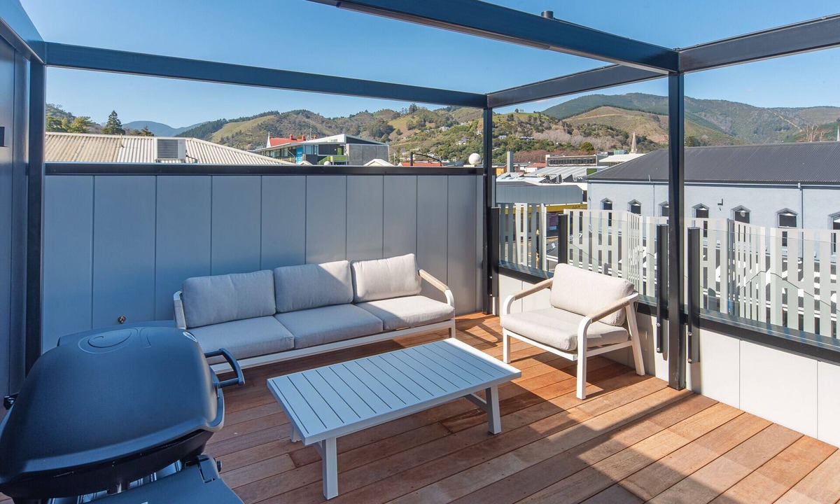Nelson City Centre Apartment | Inner City Apartment 4 with Rooftop Balcony