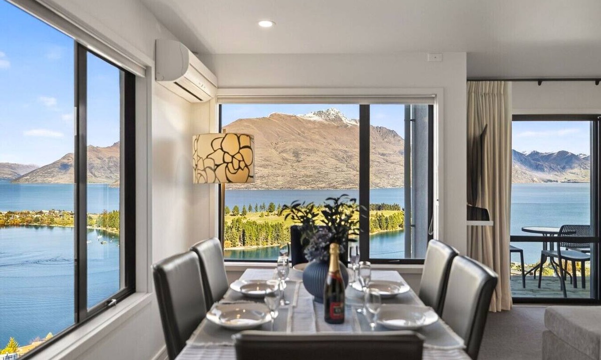 Queenstown Villa | Jaw Dropping Views, Close To The Heart Of Queenstown