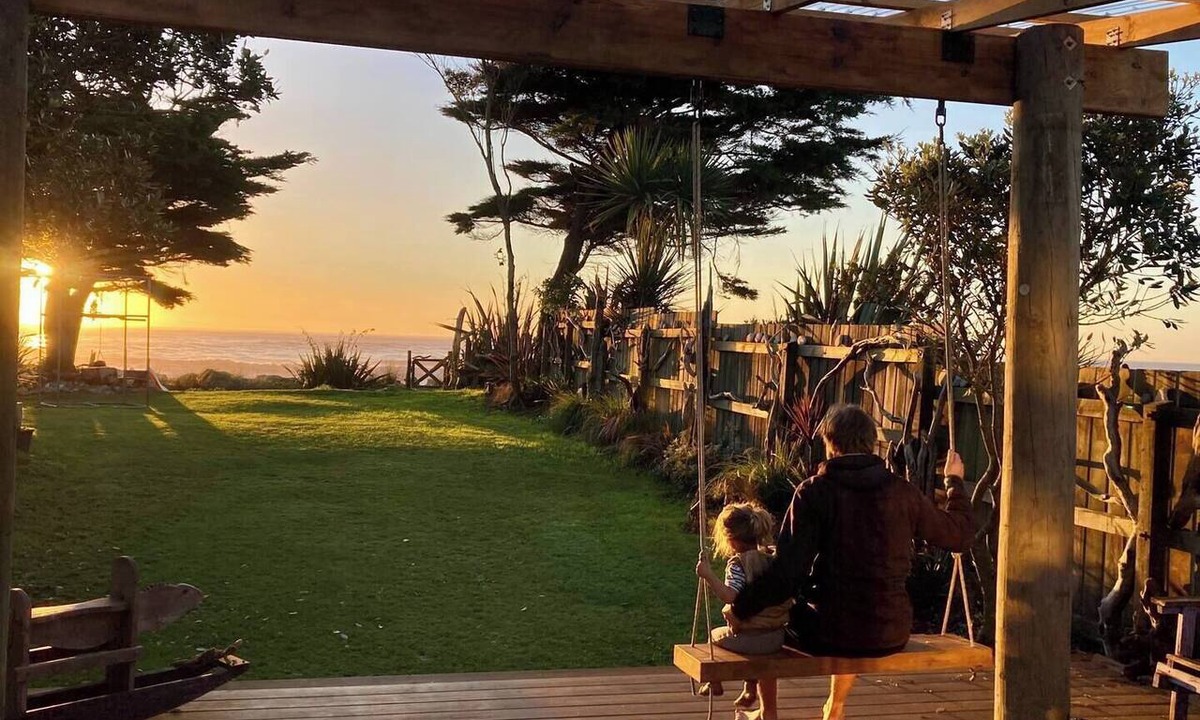 Hokitika House | Kahu's Nest - Absolute Beachfront Retreat