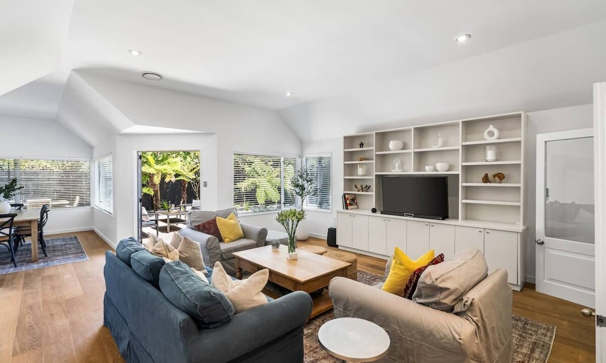 Merivale House | KaleidoNook | 3BR + Parking + Private Yard