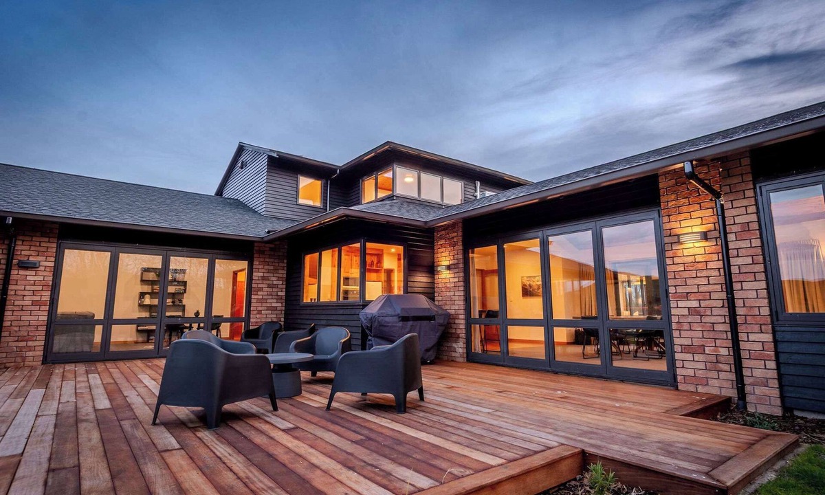 Ngakuru House | Karapiti Lodge - Rural Retreat, Sleeps 10