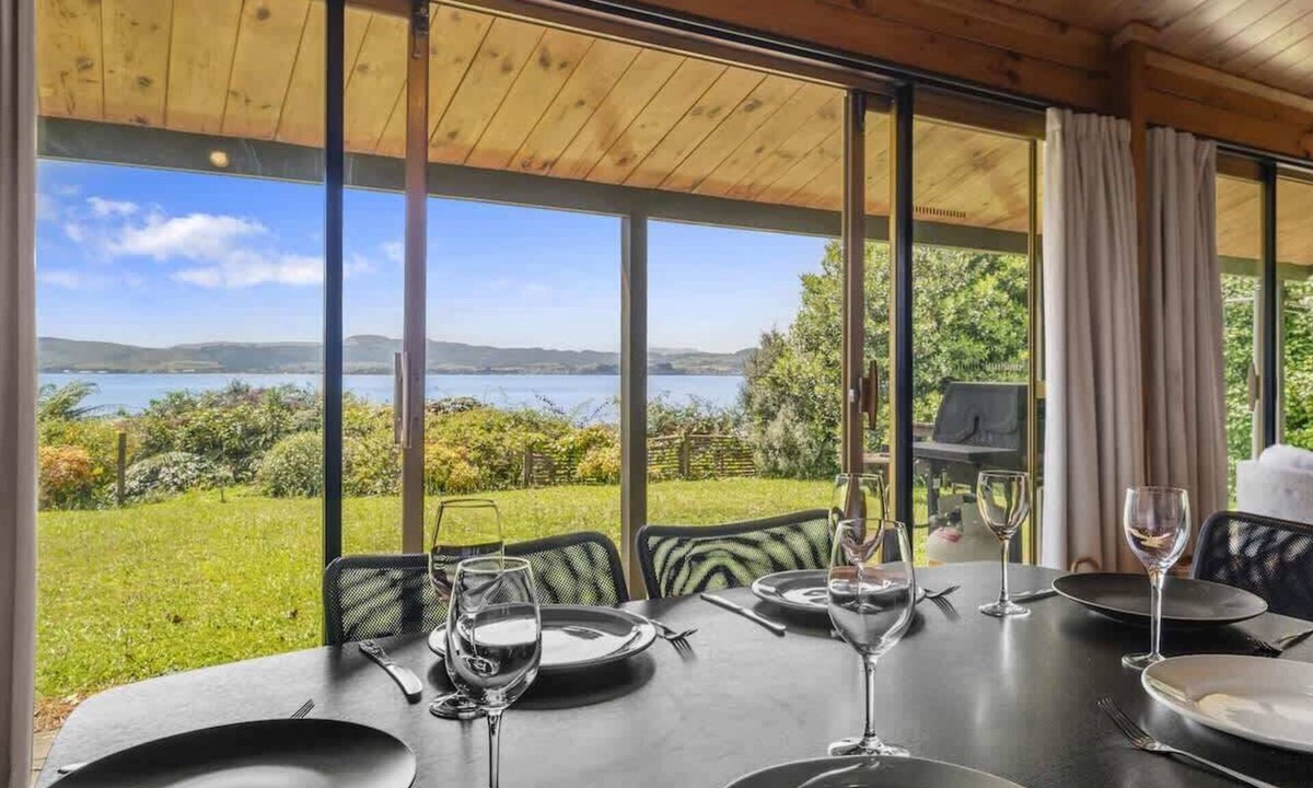 Kawaha Point House | Kawaha on the Lake - Private Beach & Kayaks