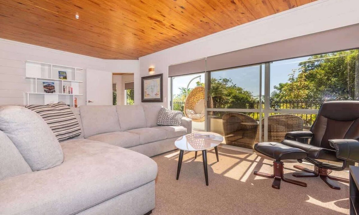 Kawaha Point House | Kawaha Point Gem - Lake Views, Sleeps 8