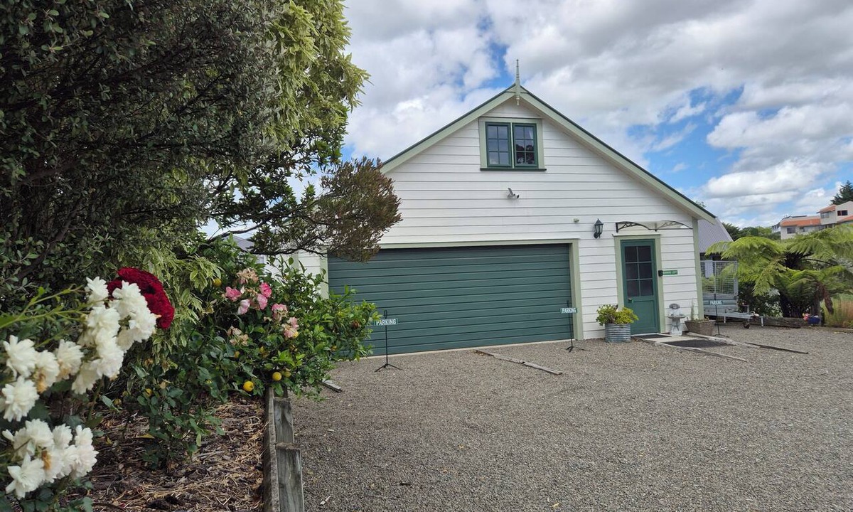 Palmerston North Apartment | Kawau Loft -private, modern and spacious accommodation