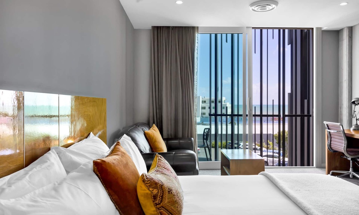 New Plymouth CBD Hotel | King and Queen Hotel Suites