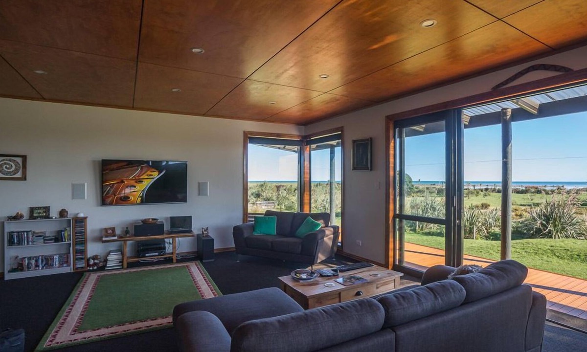 Barrytown Bed & Breakfast | Koru Beach Cabin & B&B Homestay