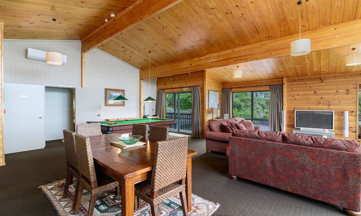 Kawaha Point Cabin | Koura Lodge