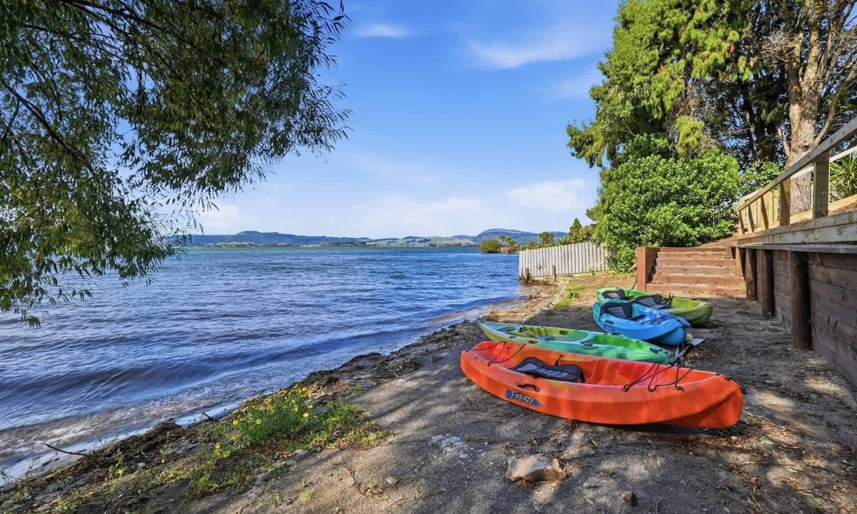 Kawaha Point House | Koutu Hideaway - Lakeside, Kayaks, Pet-Friendly