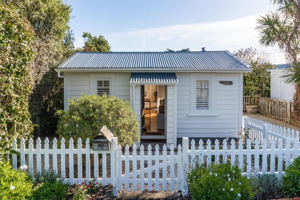Raglan House | Kowhai Cottage & Studio