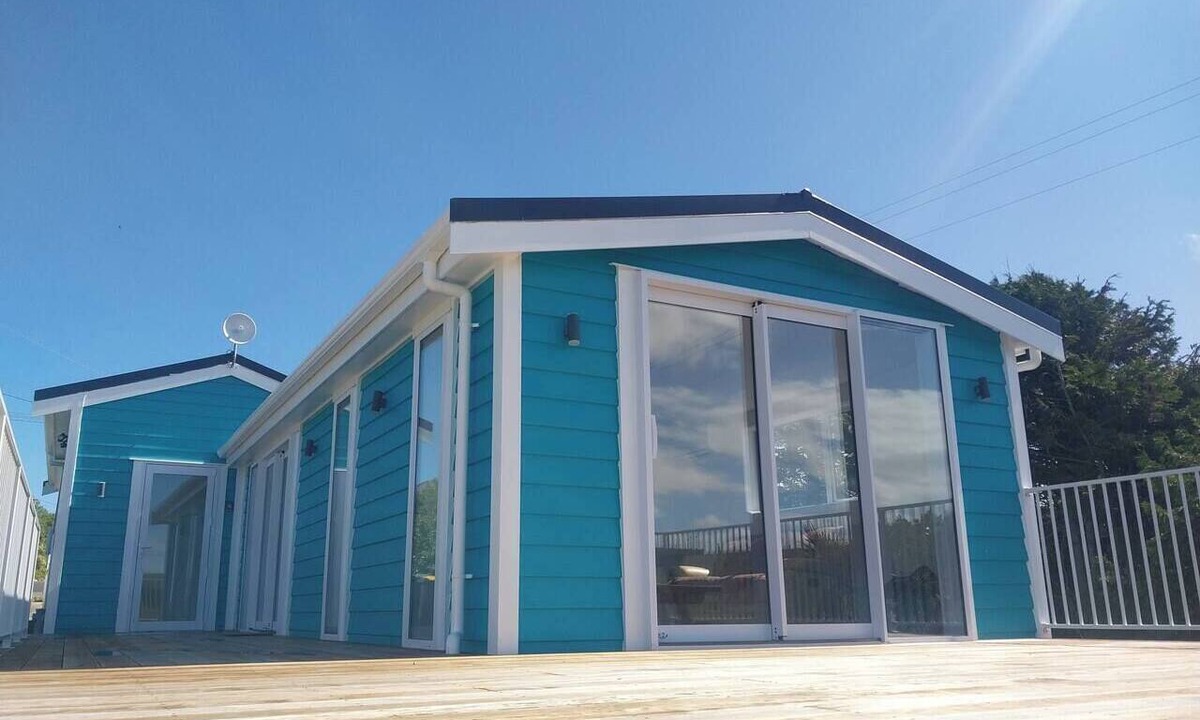 Kaka Point House | KP Getaway Blue House