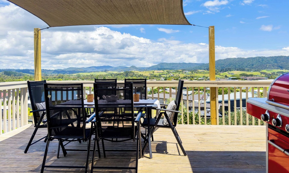 Mangawhai Heads House | La Maison Bleu - Mangawhai Heads Holiday Home