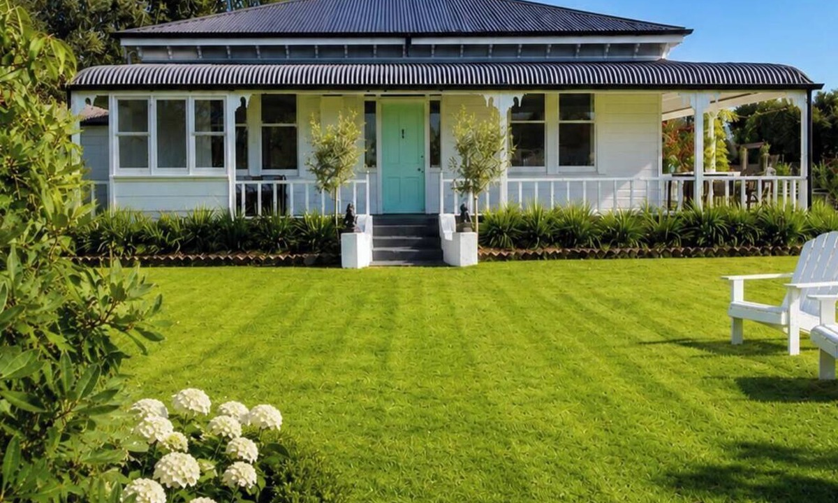 Geraldine House | Lady Geraldine Boutique Adults Only Villa & Guesthouse. Plus NZ made Hottub