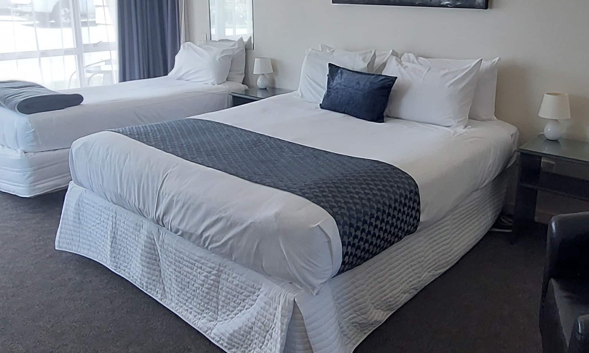 Lowburn Hotel | Lake Dunstan Motel