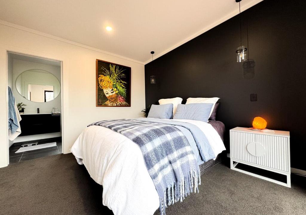 Acacia Bay House | Lake View Retreat - Pool, Sauna, Gym & more