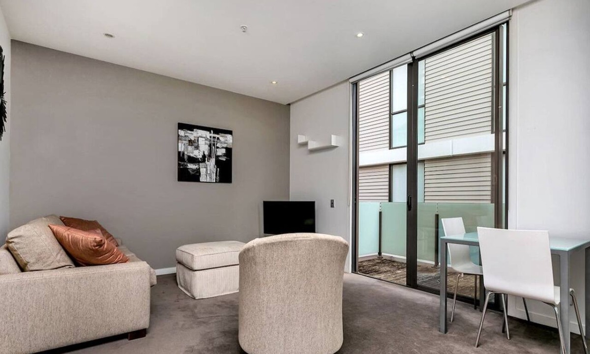 Auckland Central Business District Apartment | Lighter Quay - Pool & Gym Parking - Stair Access