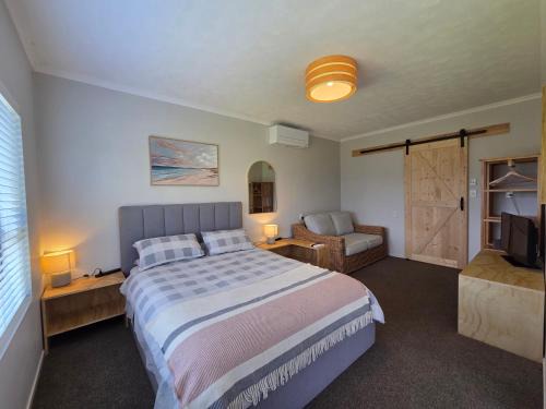 Omokoroa House | Links View Retreat