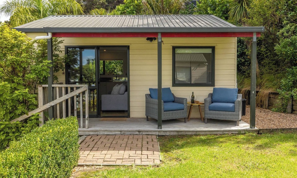 Oneroa House | Little O Hideaway — Walk to the Beach
