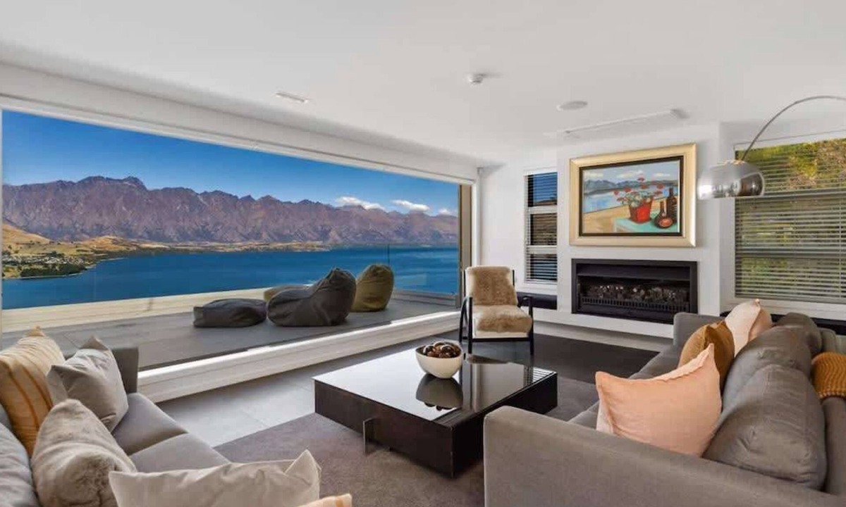 Fernhill Apartment | Lordens Penthouse | Hot Tub, BBQ, Gas Fire, A/C