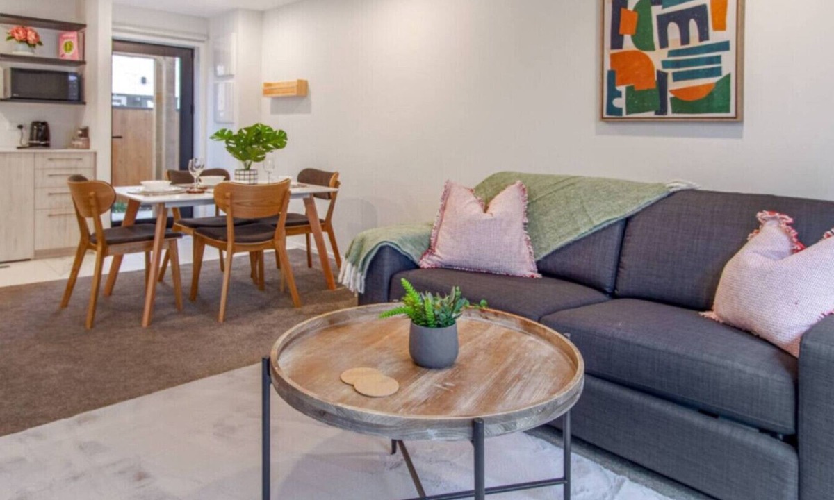 Christchurch City Centre Apartment | Lovely and Bright 2 Bed 2 Bath Home