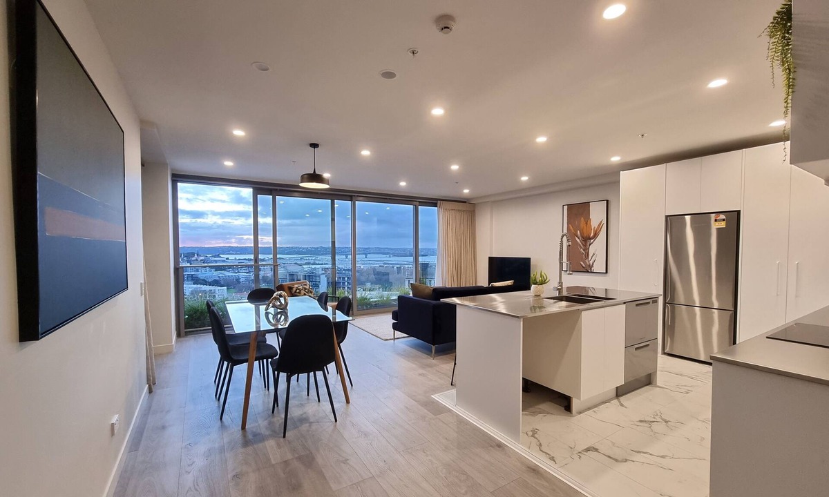 Auckland Central Business District Apartment | Luxe Apt w Harbour-Sunset Views -Parking