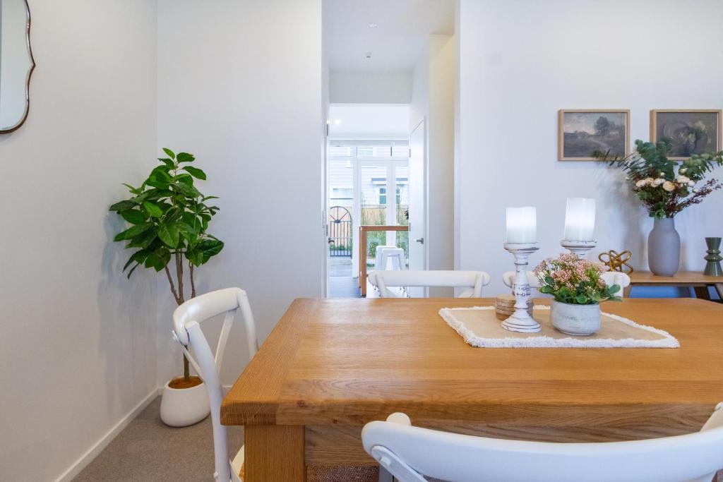 Christchurch Apartment | Luxe City Stay, Sleeps 7, Free Car Park