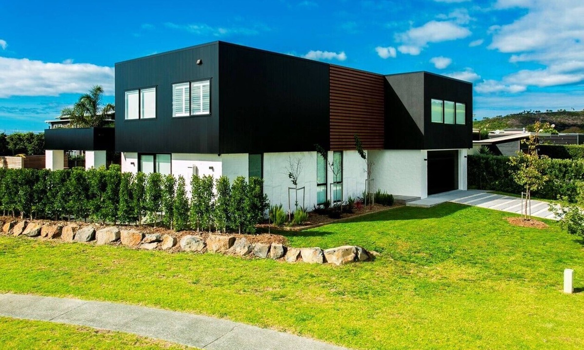 Omaha House | Luxurious living - 250m direct walkway to Omaha Beach
