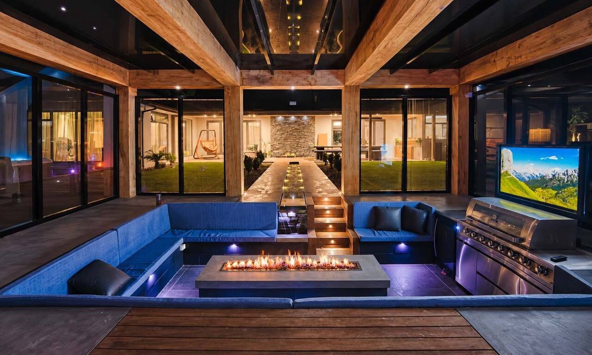 Prebbleton House | Luxury 5BR | Hot Tub + Sauna | Sleeps 13
