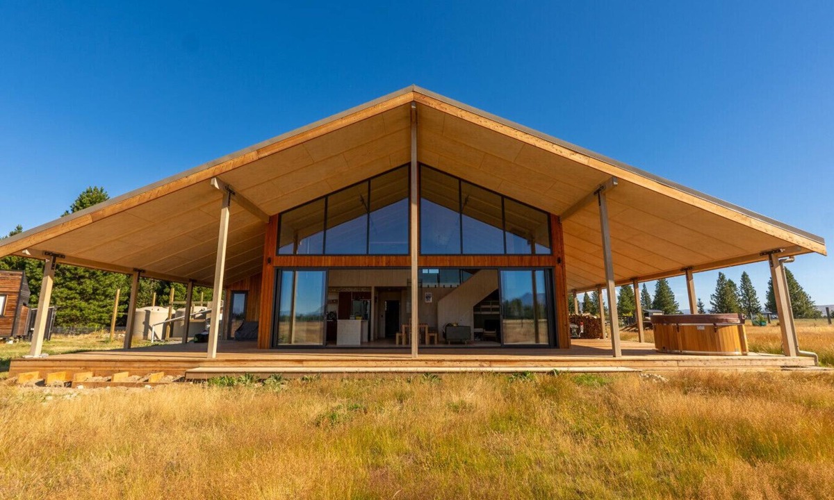 Twizel House | Luxury Alpine Loft - Mountain Views