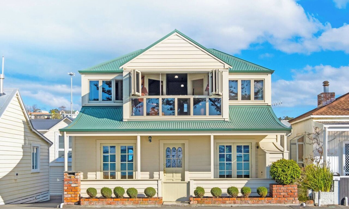 Ahuriri House | Luxury beachfront villa perfectly located in Ahuriri Napier