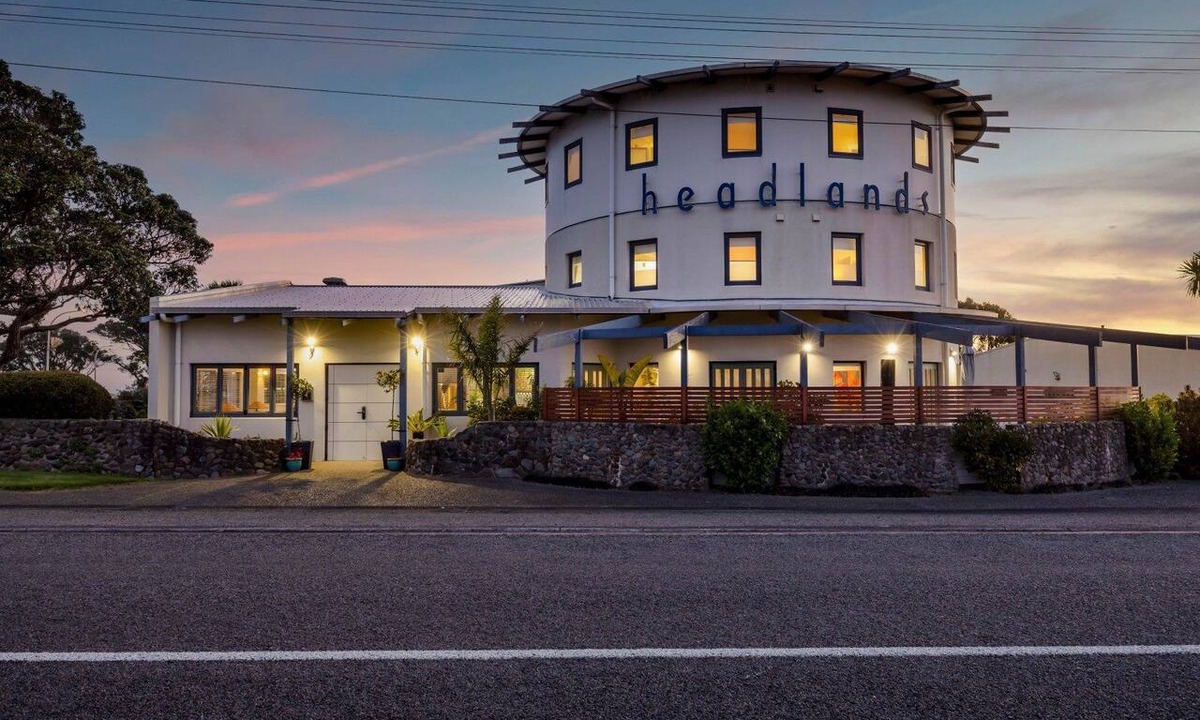 Opunake Hotel | Luxury Boutique Hotel 50 meters from the beach